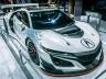 Honda NSX GT3. Всъщност Acura, но реално една и съща кола. Задвижва се от същия 3,5-литров битурбо V6, като шосейката. Мощна е 500 коня и изглежда мега яко.