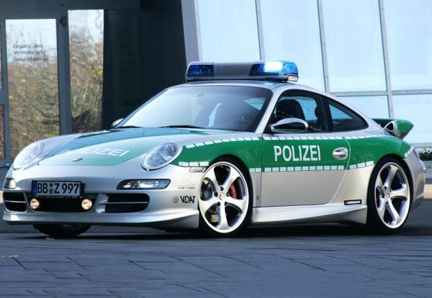 2005, ‘Tune it! Safe!’. Немците показват 997 Carrera S в полицейска разцветка и промотират мотото Tune it! Safe! Което... няма да коментираме. Колата е с 15 коня над S-ката.