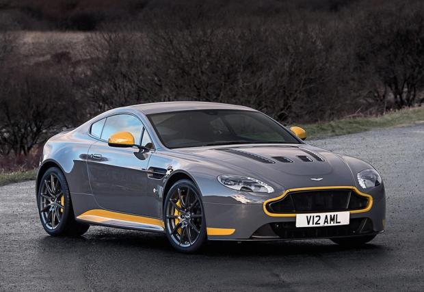22.Aston Martin V12 Vantage S (330 км/ч) Направо скромна цена от 190 000$. 5,9 литров V12, 563 к.с.