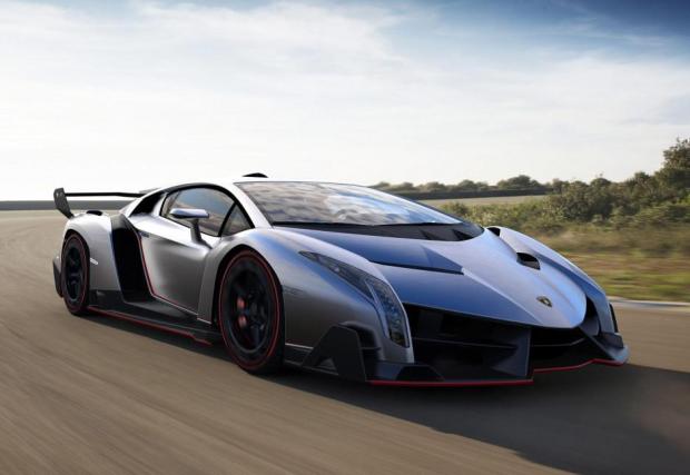 12.Lamborghini Veneno (355 км/ч) 750 гърмящи италиански кончета, 6,5 литров V12 и цена...дръжте се, наскоро имаше сделка за 6,5 милиона долара!