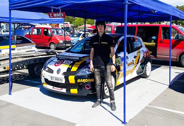 Виторио ще кара Clio RS-ката на Здравко Минев. Галерия с 5 снимки.