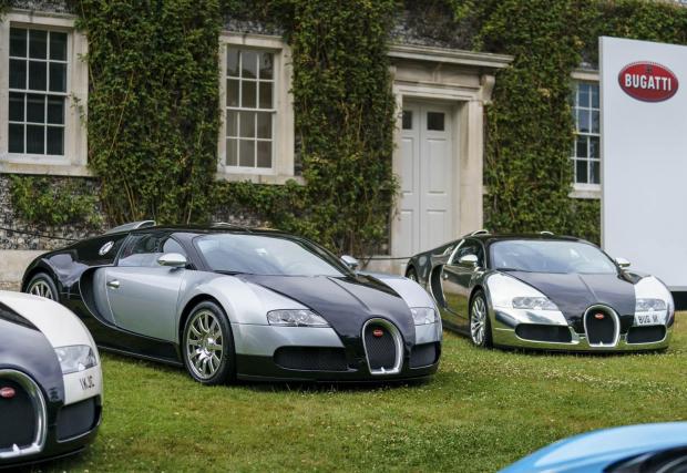 Някакви ретро Bugatti-та