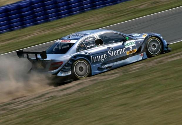 2009. Меко казано силна година за Mercedes: F1 титла с Браун и победа в DTM. Гари Пафет записва четири от общо шестте победи за марката, а ди Реста и Джейми Гриин, който карат с колата от миналата година, си поделят по едно първо място.