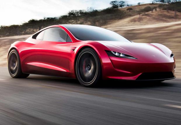 Която, според Илон, ще бъде „най-бързата серийна кола в света. Точка“.