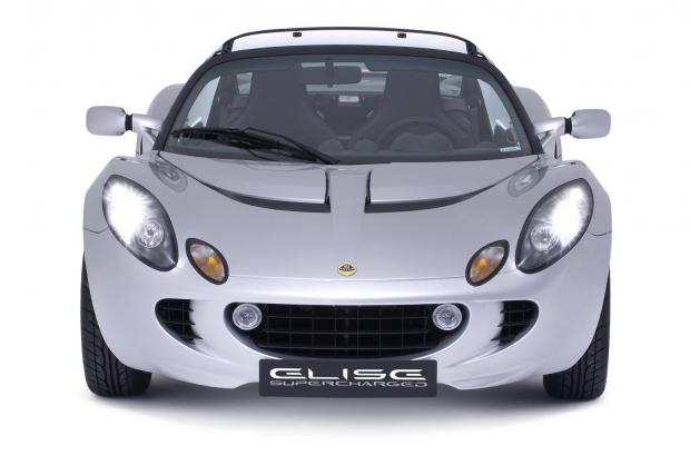 Tesla Roadster е базирана на този Lotus Elise и се произвежда във Великобритания, както и в Менло Парк, Калифорния.