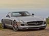 Още един Merc: SLS AMG. Слай е избрал версията с твърд покрив, докато... 