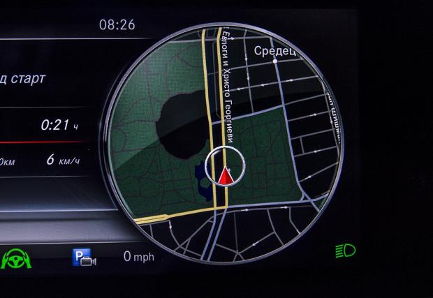 Навигация вместо оборотомер: избира се с десния 'Touch Control'.