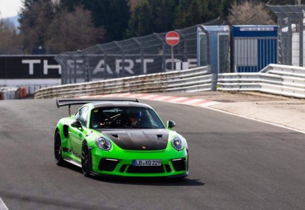 8. Porsche 911 GT3 RS (6:56.40) - чисто новото време на абсолютно атмосферното GT3 RS. Кой каза, че само турбо колите ги бива? Заедно с рекордьора GT2 RS и 918 Spyder, това е едно от трите несъстезателни Porsche-та, които слизат под 7 минути.