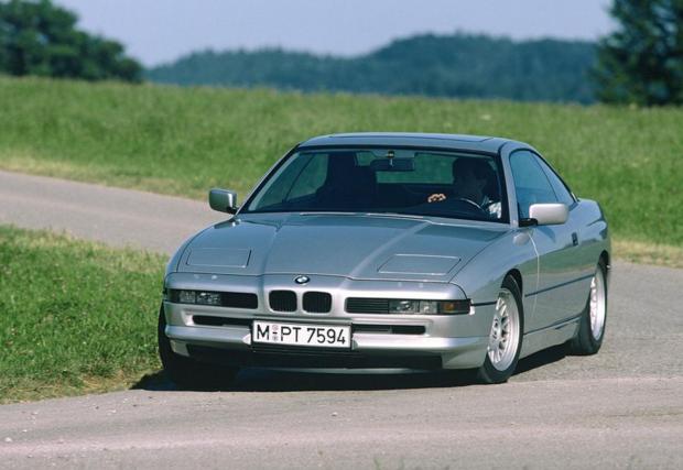 BMW 850i: Нямате пари за новата Серия 8? Ами защо не вземете старата? Очевидно не е така бърза, но пък 850i е буквално 5-литров модел, при това с V12, макар и със скромните 300 коня. Добре запазени екземпляри има и за под 20 хил. евро.