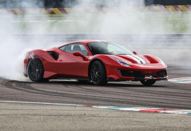 1. Ferrari: 69 000 евро на кола