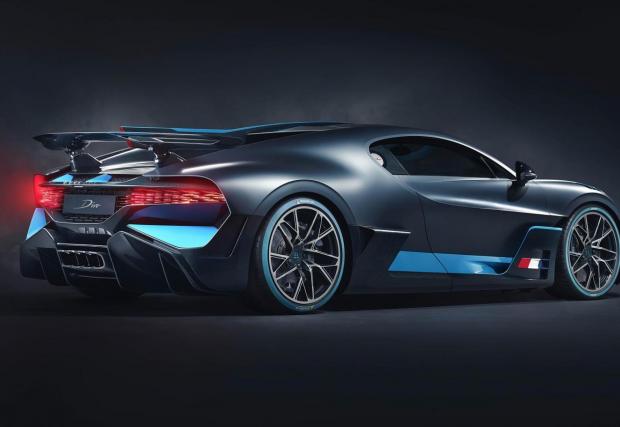 2. Bugatti Divo: 1500 к.с., 380 км/ч