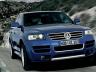 8. VW Touareg W12: Когато се появи на пазара Touareg беше колеблив опит на Volkswagen да навлезе в сегмента на кросоувърите. Ексцентричната атмосферна 6-литрова версия W12 пък бе върховната демонстрация на възможности за семейното возило.