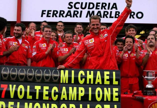 5: Най-много последователни титли във Формула 1, благодарение на което периодът от 2000 до 2004 остана в историята на спорта като “епохата Шумахер”
