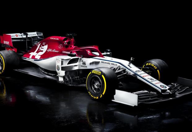 Alfa Romeo Racing C38 ще бъде в ръцете на Кими Райконен и Антонио Джовинаци. Славен пилот, славно име на отбора на Sauber...