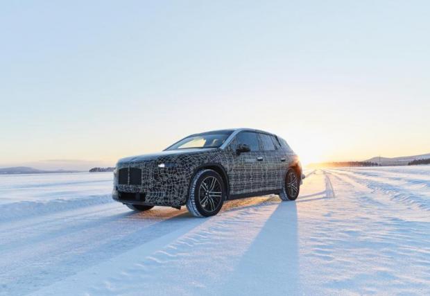 iNext е първото изцяло електрическо BMW от i3 насам и ще се появи около осем години след карбоновия мъник