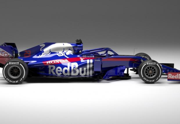 Toro Rosso STR14 има същите цветове като миналата година. Дани Квят и новакът Алекс Албън ще разполага с почти идентична техника на колегите си в Red Bull. Това ще е интересно.