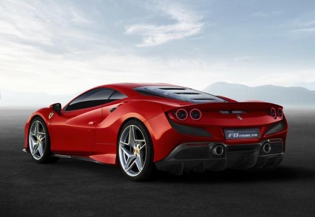 2. Ferrari F8 Tributo: Най-мощното V8 Ferrari има 720 к.с. и пращи от мускули и агресия. 