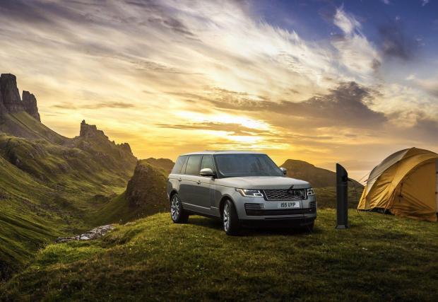 Всъщност това не е лоша идея - Land Rover монтира зарядна станция за хибриди на планински връх в Шотландия, достъпен само за сериозна офроуд техника.