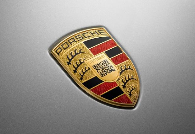 Porsche замества герба си с QR код. Сканирайте го, за да разберете доколко сериозна е тази идея...
