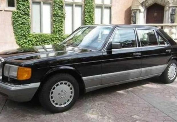 Mercedes-Benz 420SEL - Смята се, че това била любимата кола на Фреди. Остава в негово владение и бива карана ежедневно до края на житейския му път.