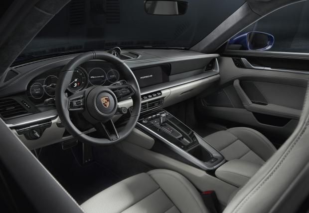 5. Porsche 911: Използването на модерна техника, за да се пресъздаде един от най-известните интериори в автомобилната индустрия е оставил някой дизайнер в Щутгарт без сън продължение на дълги нощи. Но усилията са си стрували - само погледнете!