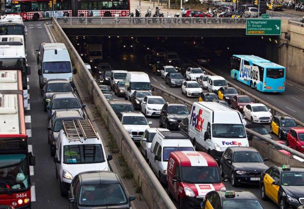 Барселона се задъхва от тежкия трафик и вредните емисии от автомобилите в задръстванията