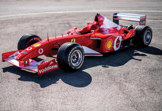 10. Ferrari F2002 ($6,643,750). RM Sotheby's продаде болида на търг в Абу Даби. Това е колата, с която Михаел Шумахер спечели петата си световна титла. С конкретния екземпляр германецът спечели Гран при на Сан Марино, Австрия и Франция през 2002.