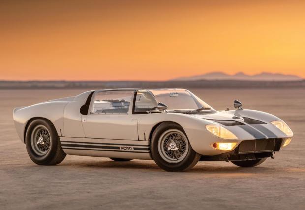 6. Ford GT40 Roadster Prototype от 1965 ($7,650,000). Осмият от общо 12 прототипа и един от едва петте роудстъра. Това е най-скъпата американска кола за 2019. За това допринася и фактът, че конкретният екземпляр е каран от Карол Шелби и Джим Кларк.