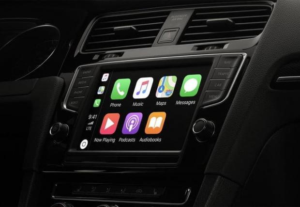 Системите Apple CarPlay и Android Auto имат за цел да прехвърлят важната информация от телефона върху екрана на колата