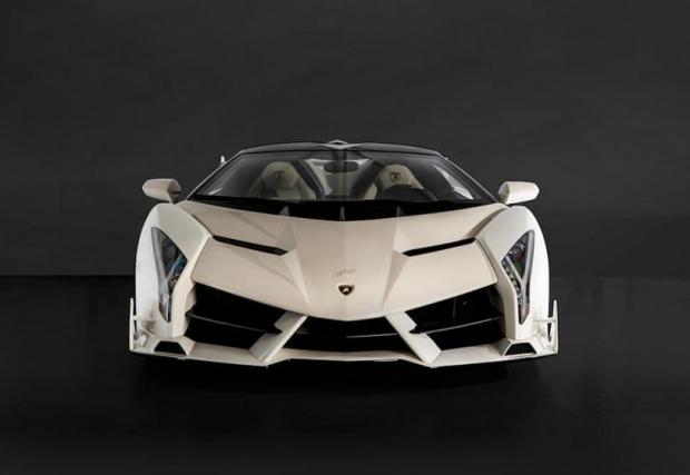 4. Lamborghini Veneno Roadster ($8,337,182). Едно от деветте произведени през 2014, това Veneno е било част от колекцията на сина на президента на Екваториална Гвинея, която беше изцяло иззета от швейцарските власти след разследване за пране на пари.