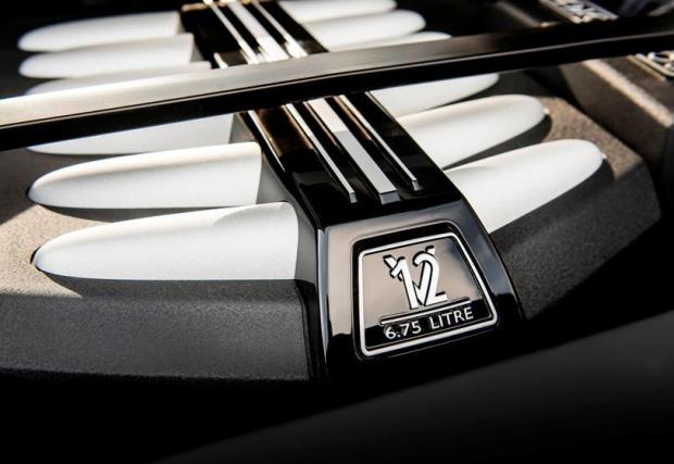 4. Rolls-Royce Phantom: 6,75-литров V12. Най-спокойният и плавно ускоряващ двигател в автомобилната индустрия днес. Точка.