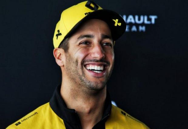 На мястото на Карлос в McLaren идва най-усмихнатият пилот във Формула 1 - Дани Рикиардо