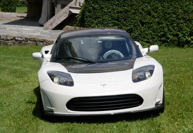 Tesla Roadster на 200 км. Звучи добре, с изключение на цената от 1,3 млн. евро