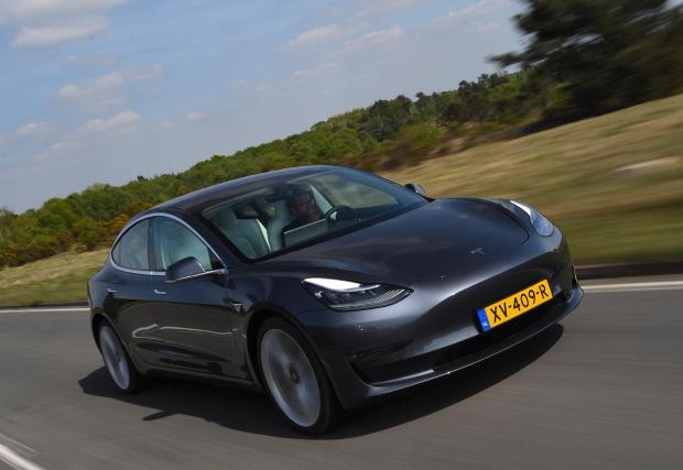 4. Tesla Model 3 Performance: 3,4 секунди до 100 км/ч
