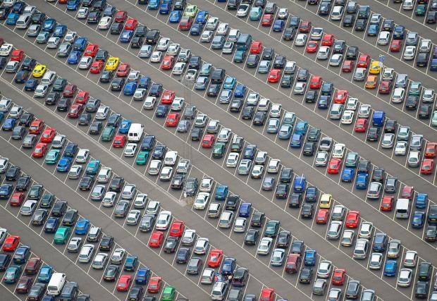 Спадът на продажбите при новите автомобили е огромен - 37%