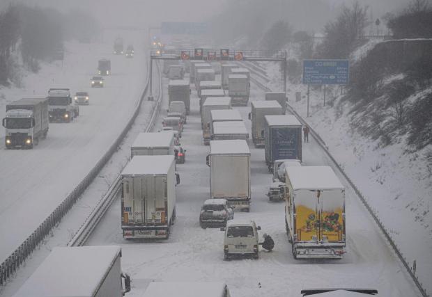 Километрични задръствания в Германия заради снеговалежи