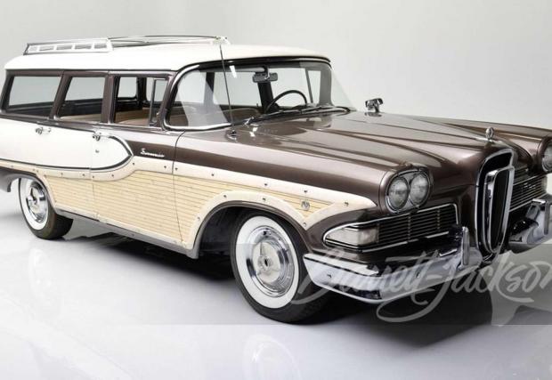 Галерия от 20 снимки на Edsel Bermuda Wagon и Ford Super Deluxe Custom Woody Wagon