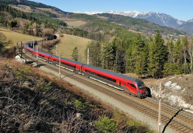 9. Railjet, Австрия, Чехия, 230 км/ч. Австрийско-чешките скоростни влакове свързват и други страни в района – Германия, Швейцария, Унгария и Словакия, очаква се и връзка с Хърватия. Композициите са Siemens Viaggio Comfort. 