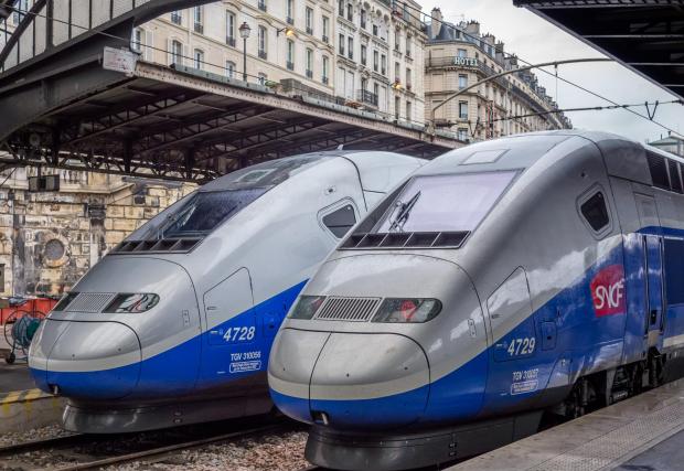 2. TGV, Франция, 320 км/ч. Най-старата високоскоростна мрежа в Европа. Влаковете се произвеждат от Alstom и държат световния рекорд за скорост на релси от 574 км/ч. От съображения за сигурност при пътническите превози тя е ограничена до 320 км/ч.