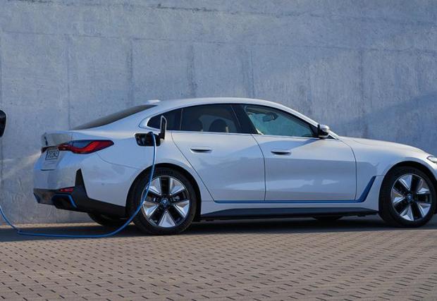 9. До премиерата на NK1 през 2025 г. BMW ще продава три нови електрически седана, които ще използват актуалната платформа CLAR – i4, i5 и i7.