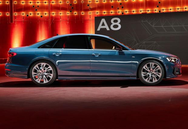 Audi A8 в изпълнение с нормална база.