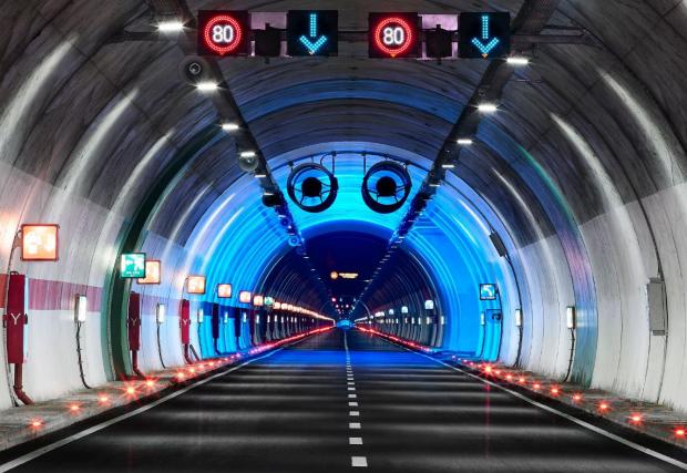 Един от най-дългите пътни тунели в света е турският Овит - 14,3 км. Открит е през 2018 г.