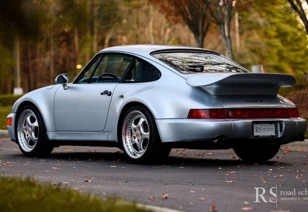 И споменатото Porsche 911 Turbo S ‘Flashbau’.
