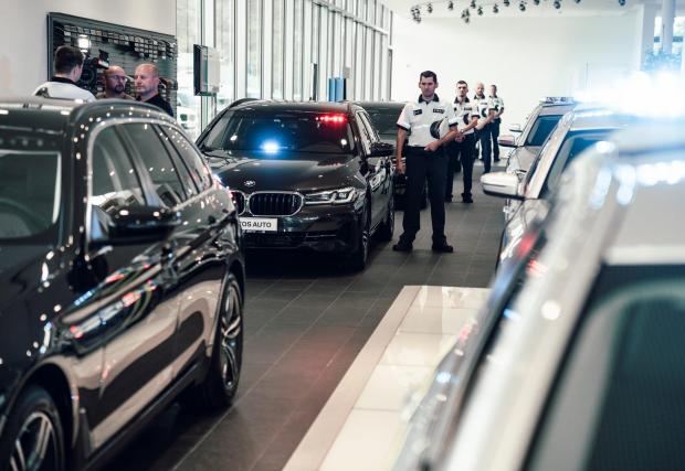 Полицията в Чехия представя първата си пратка нови немаркирани BMW за регулиране на магистрални нарушители