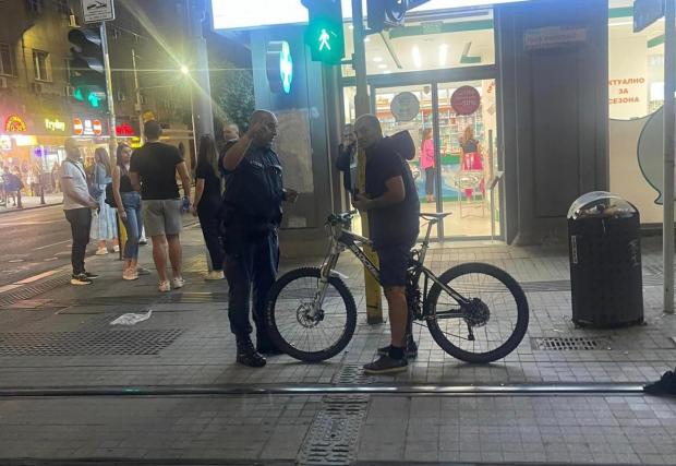 Снимка от полицейска проверка на велосипедист на ул. Граф Игнатиев от страницата на Велоеволюция