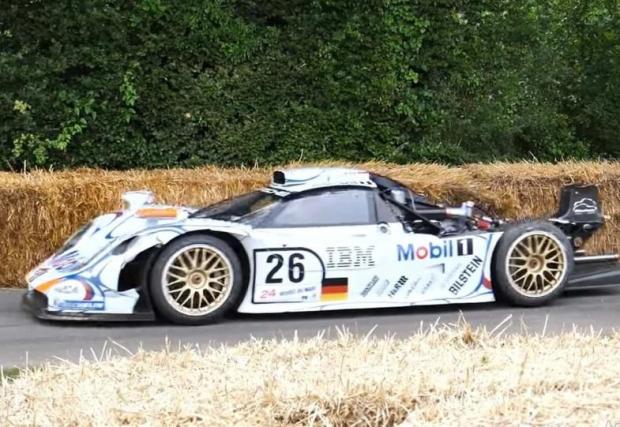 Галерия от 3 снимки с инцидента на Porsche 911 GT1 в Гудууд