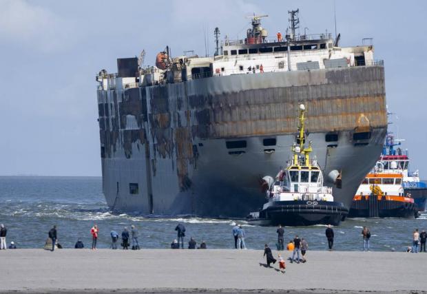 Галерия с шест снимки от пристигането на кораба в Емсхавен