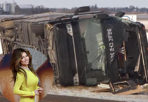 Галерия от 13 снимки с катастрофиралия спален автобус Van Hoof в Канада