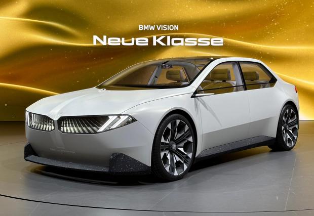 Версията седан беше представена миналата година, серийният модел ще бъде електрическата Серия 3