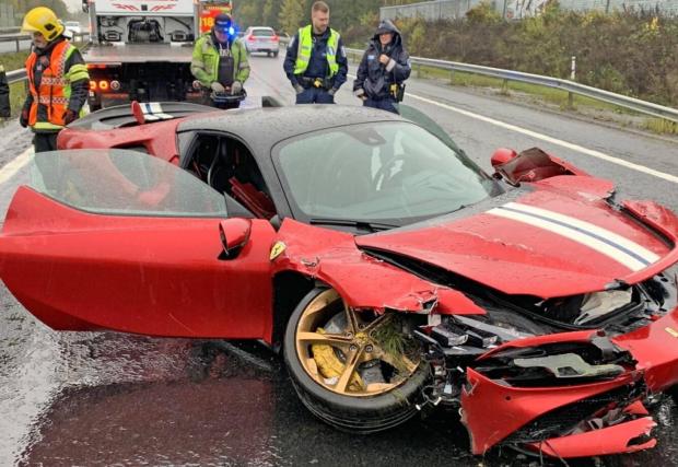 Галерия от 3 снимки с катастрофиралото Ferrari SF90 Stradale